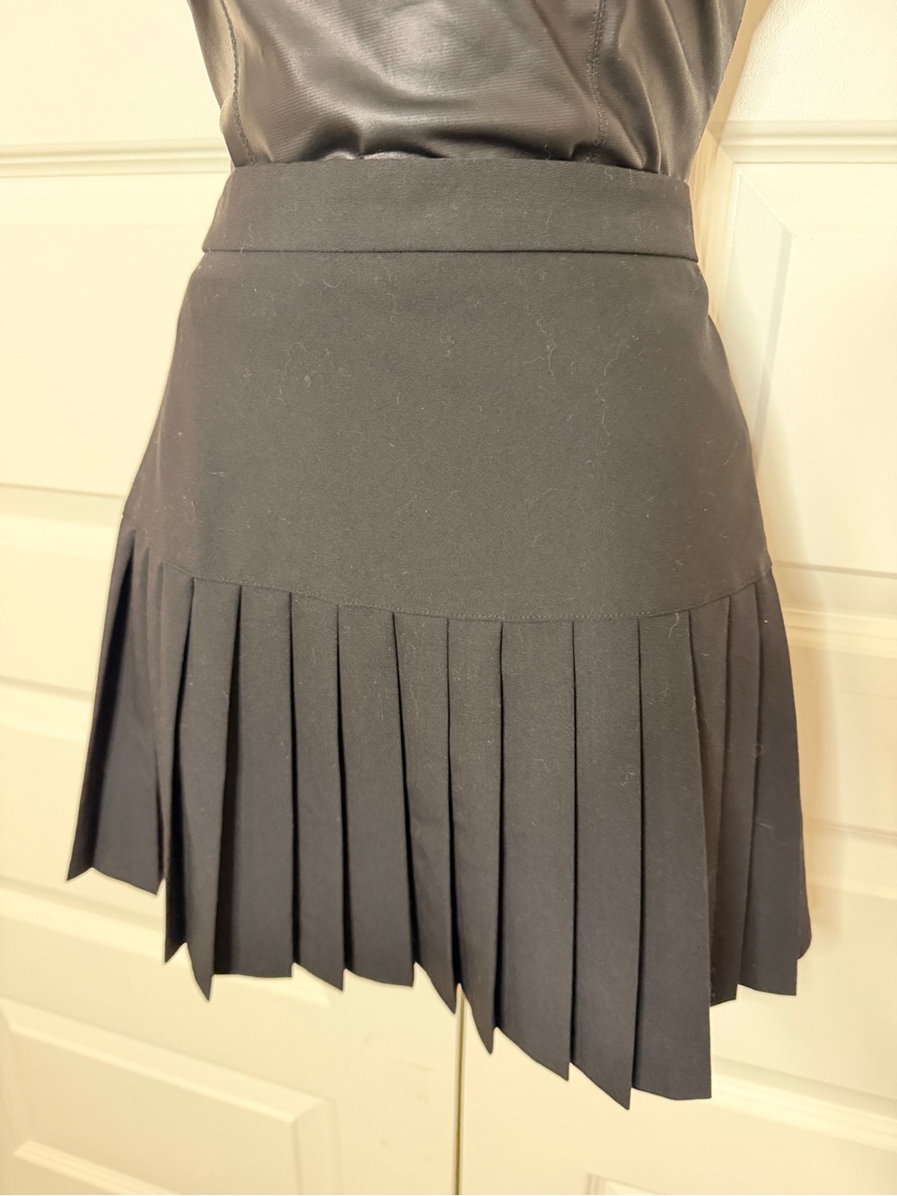 Forever 21 Black Pleated Mini Skirt